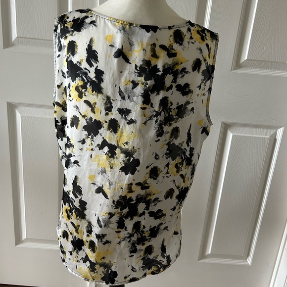 Available- Kasper Floral Lightweight Sleeveless Blouse - Picture 5 of 7